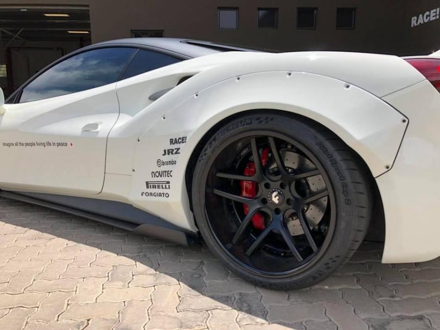 Детали экстерьера Ferrari 488 GTB by Liberty Walk and RACE! 2017 года  (фото 7 из 21)